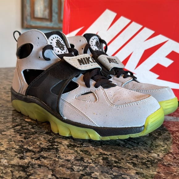 Nike air trainer huarache premium 647591 Shoes - Black and Yellow EUC 10.5 - Picture 3 of 16